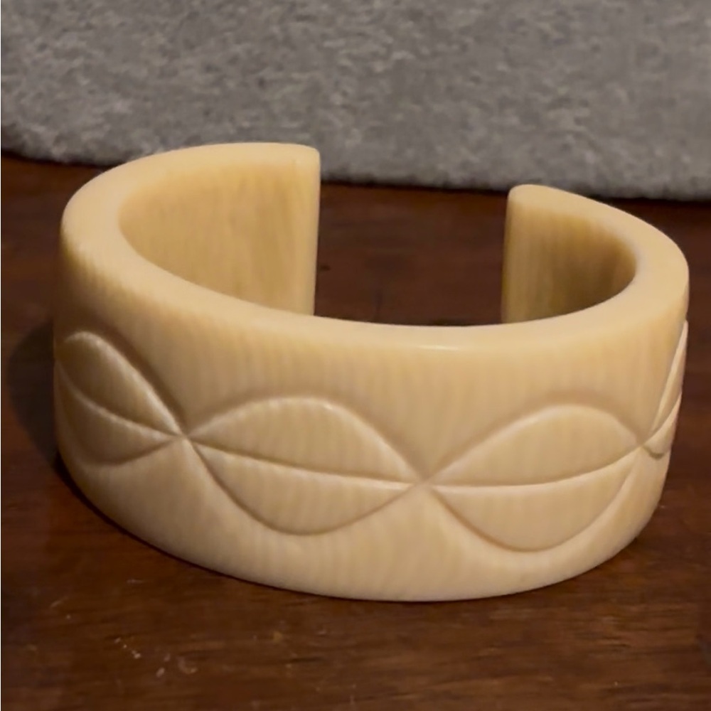 Vintage Carved Cuff Cream Bangle Bracelet